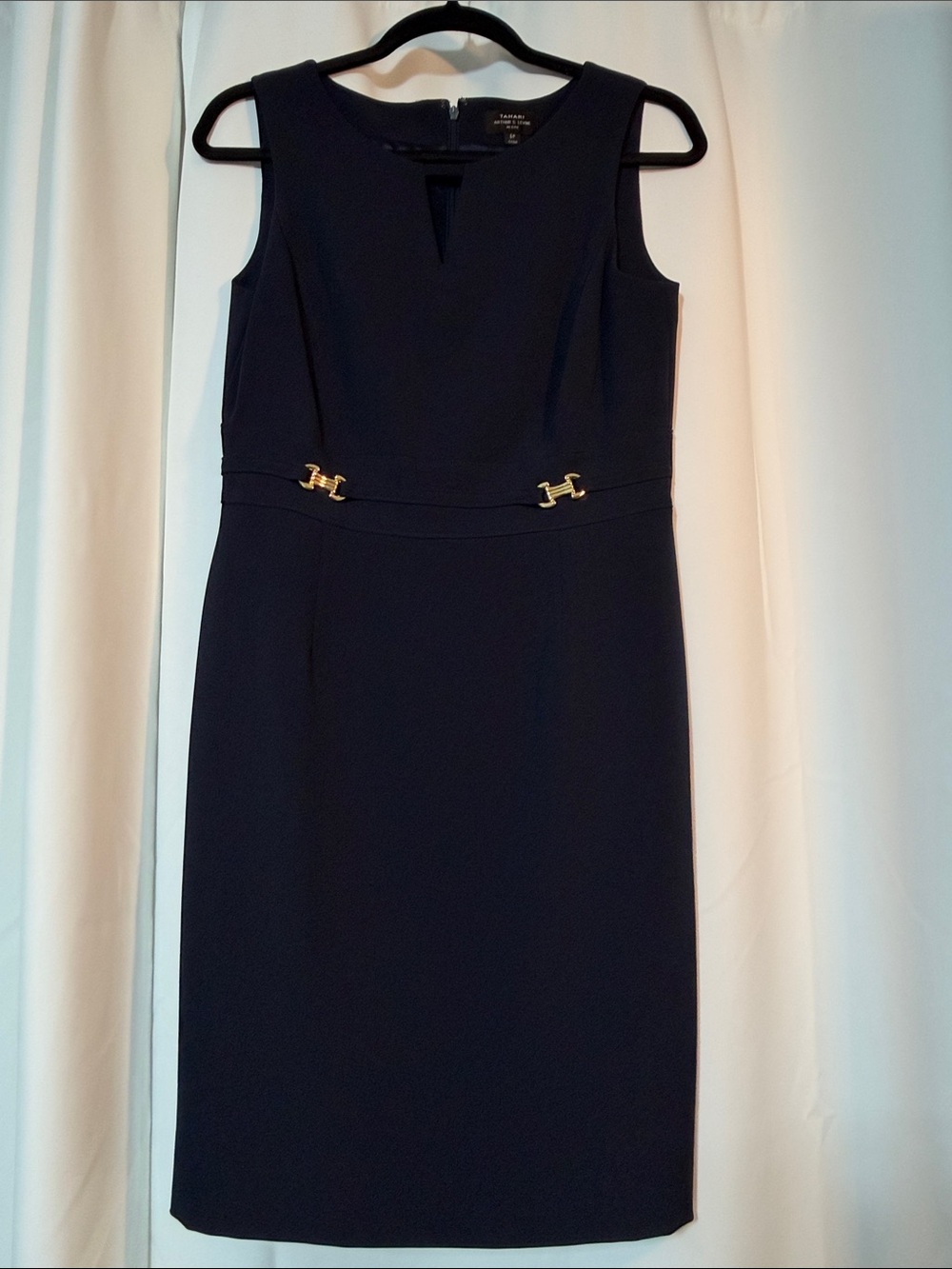 Tahari Navy Sheath Dress with Gold Hardware SZ 6P B9